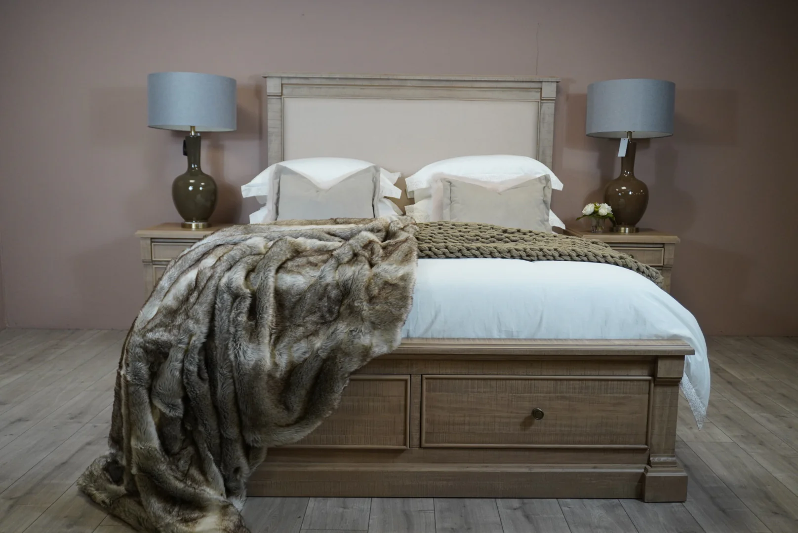 Dalby Kingsize Bedframe