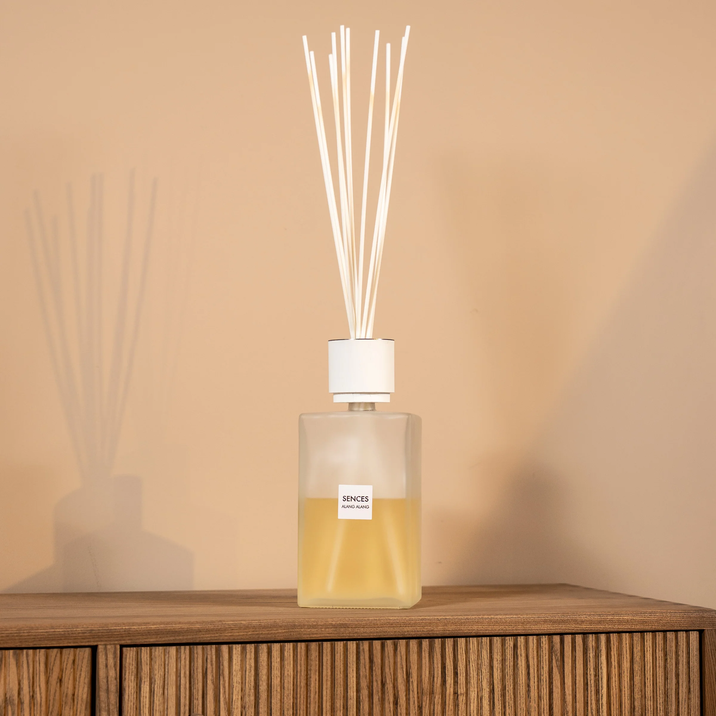 Sences White Alang Alang Extra Large Reed Diffuser 2200ml - Image 4