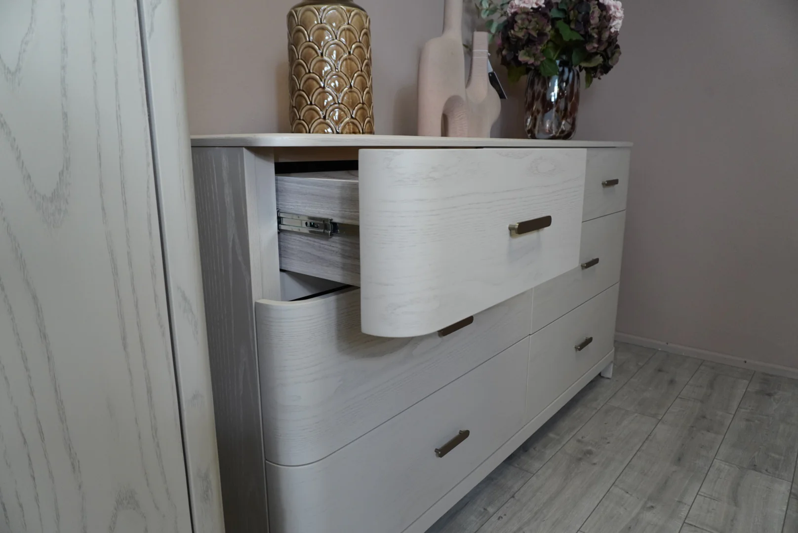 Zahra 7Drawer chest - Image 3